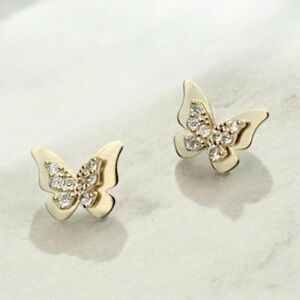 🦋🆕🦋Elegant Gold Butterfly Stud Earrings